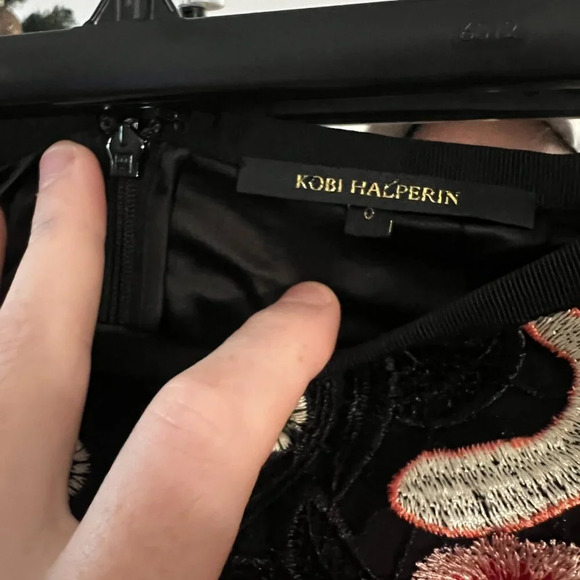 489 Kobi Halperin Floral Lace Mini Skirt Size 0 Color Black Red - Picture 4 of 5